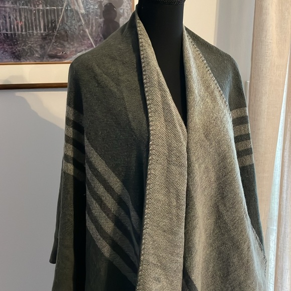 Bundle of 3 scarf shawls - Francescas, BB Dakota Lauren Conrad - Picture 3 of 9